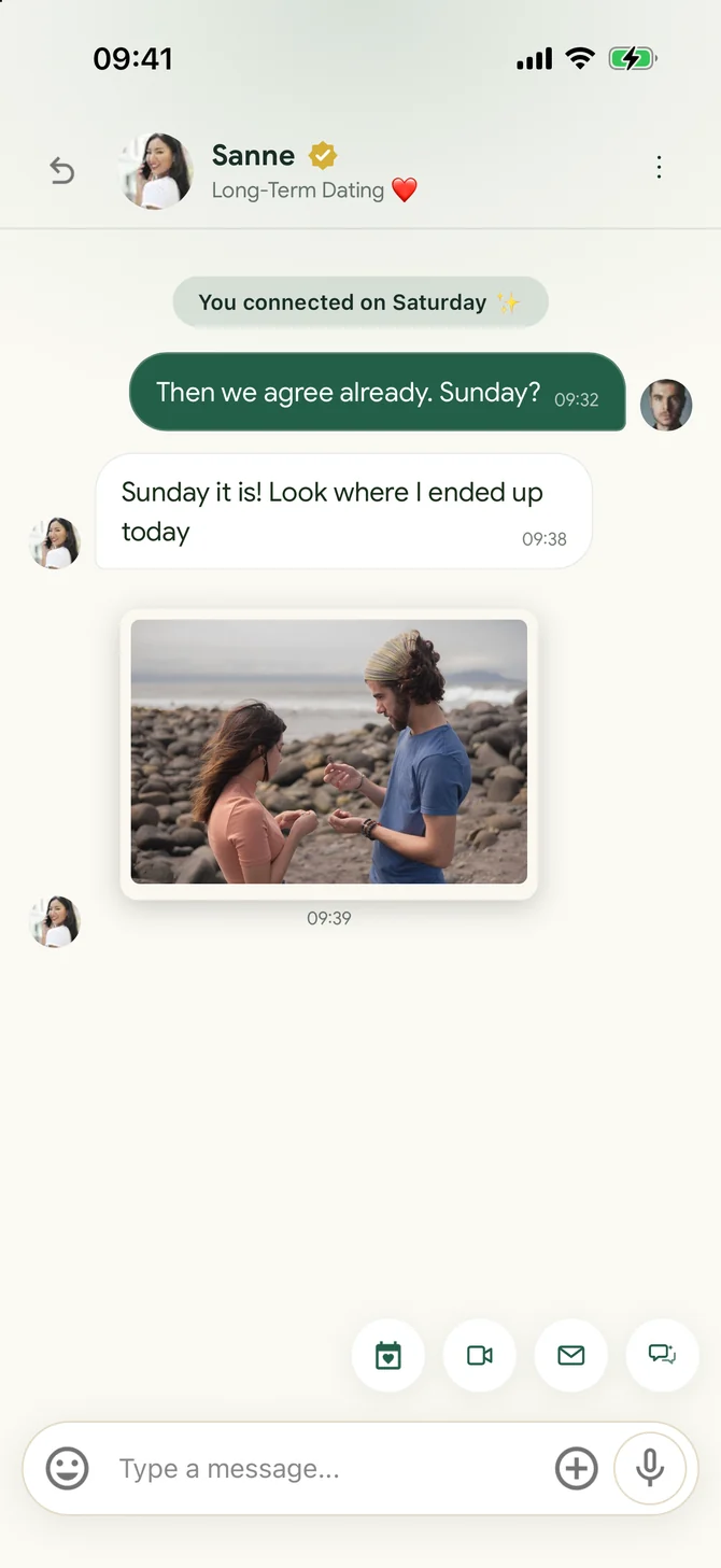 The same photo in the flōw chat after tapping View